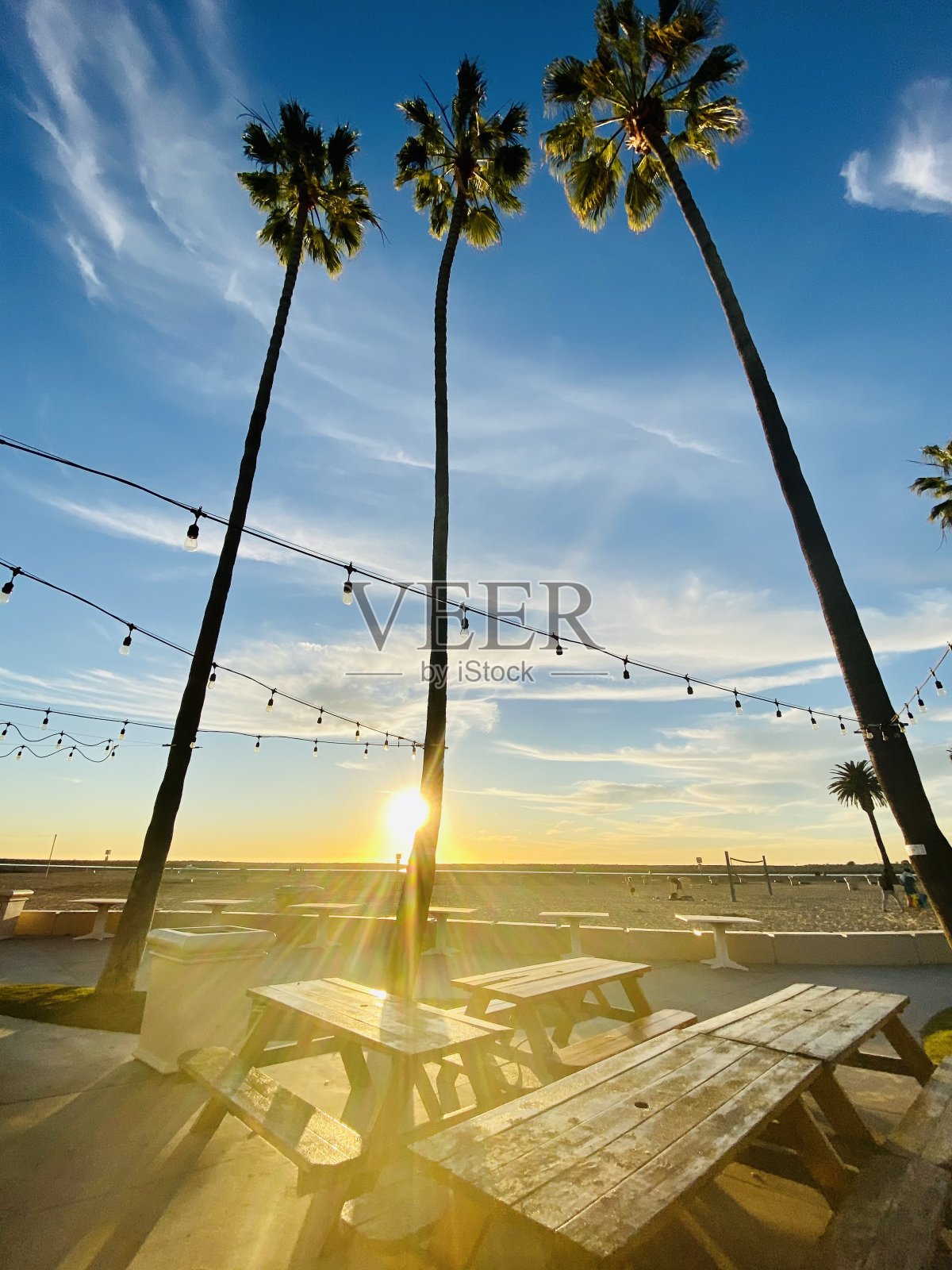 海滩上的日落，新港海滩，美国加州照片摄影图片