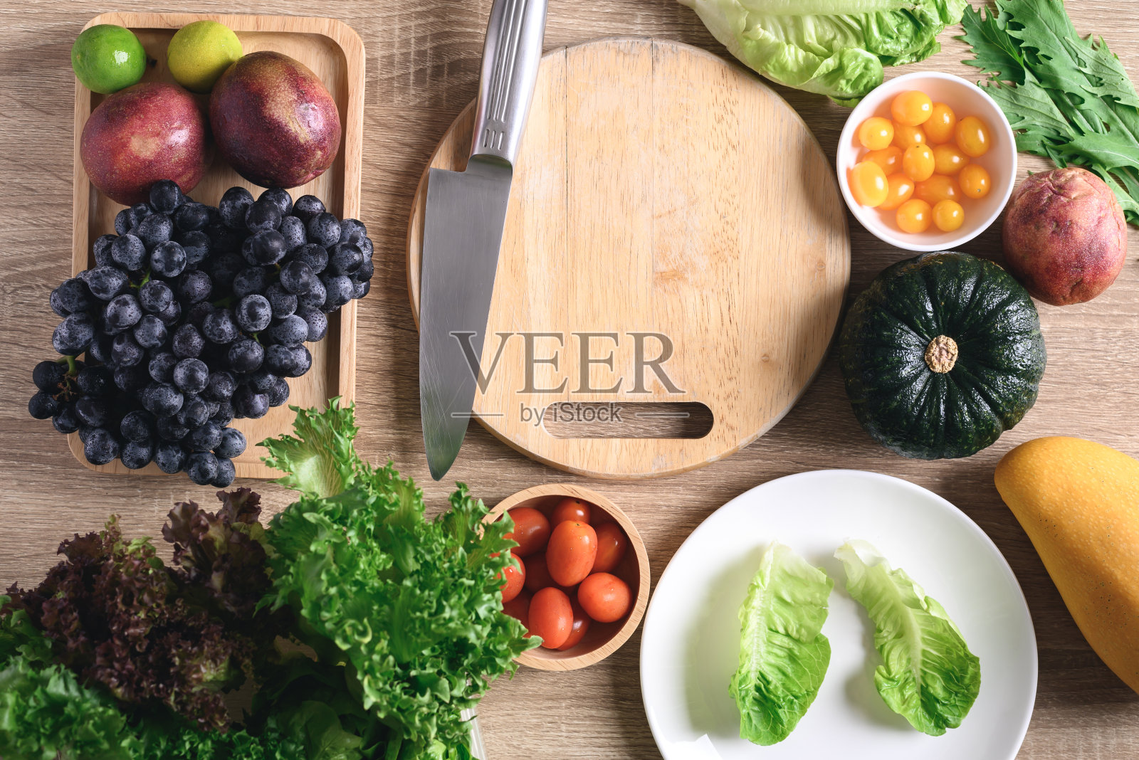 新鲜的水果和蔬菜准备素食在木桌上烹饪照片摄影图片