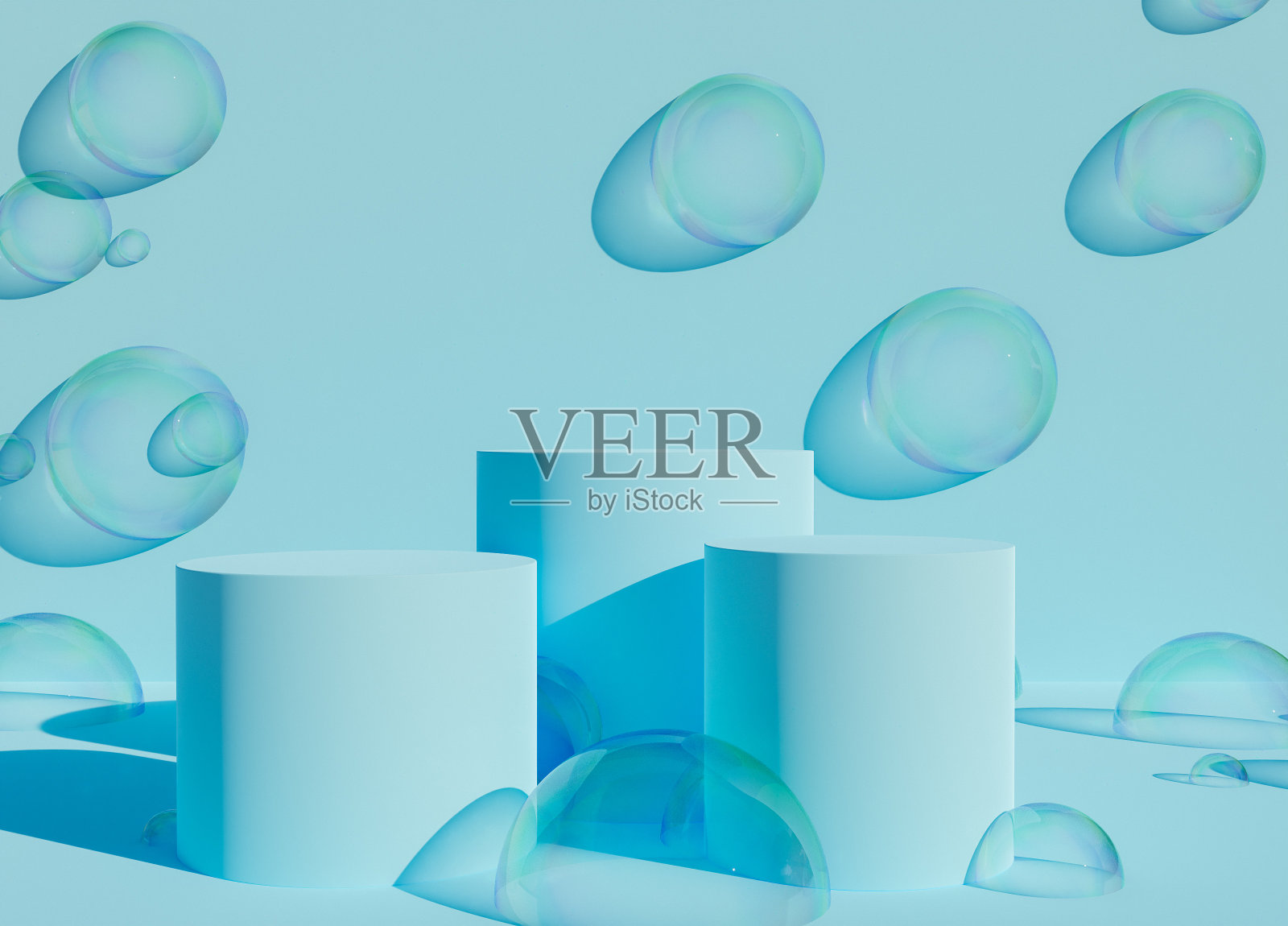 蓝色的讲台上有肥皂泡照片摄影图片