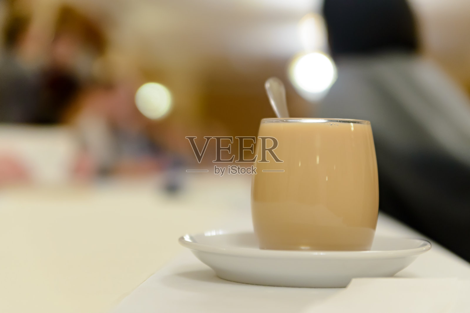 一杯加牛奶的咖啡照片摄影图片