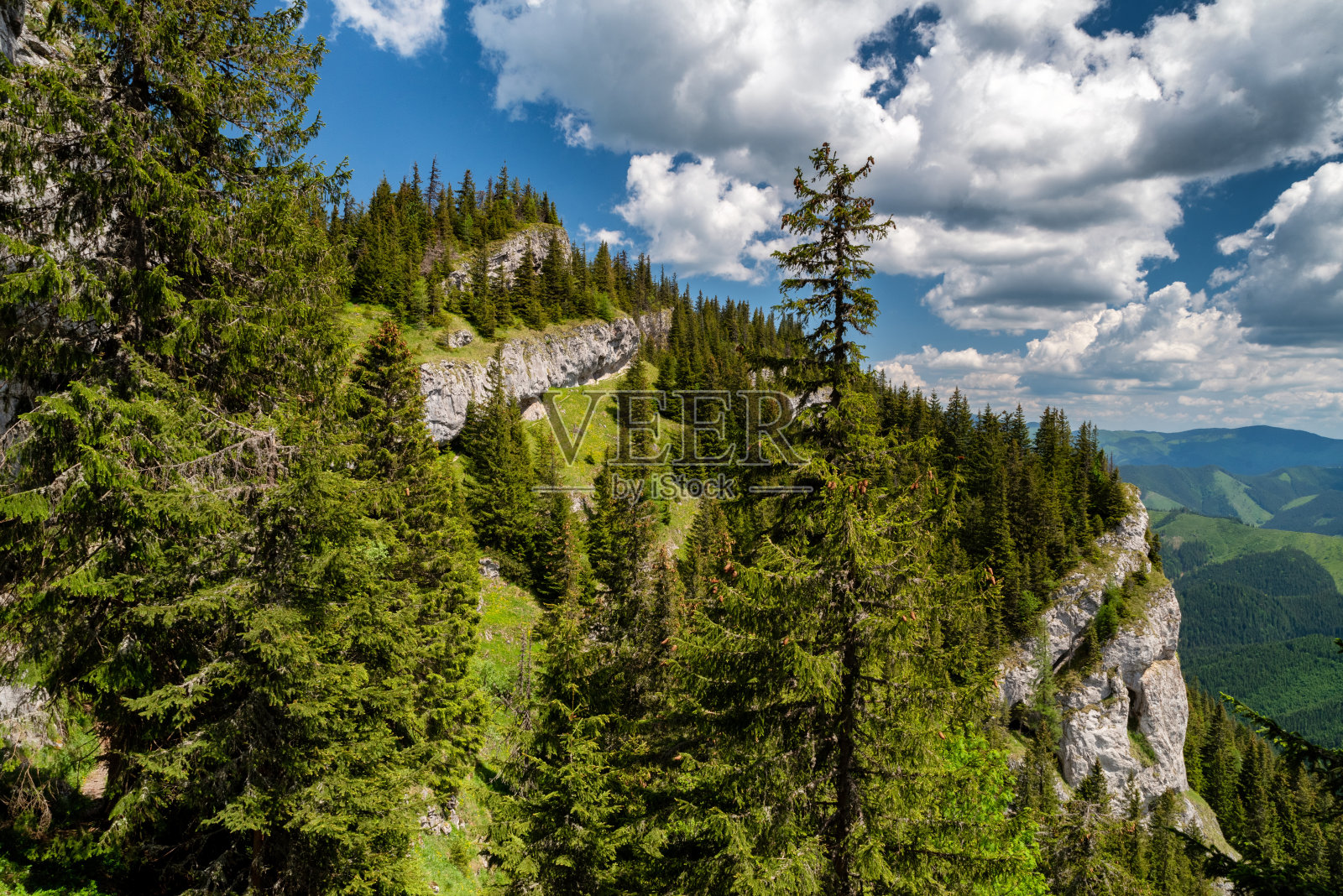 斯洛伐克低塔特拉山脉的奥尼斯特山照片摄影图片