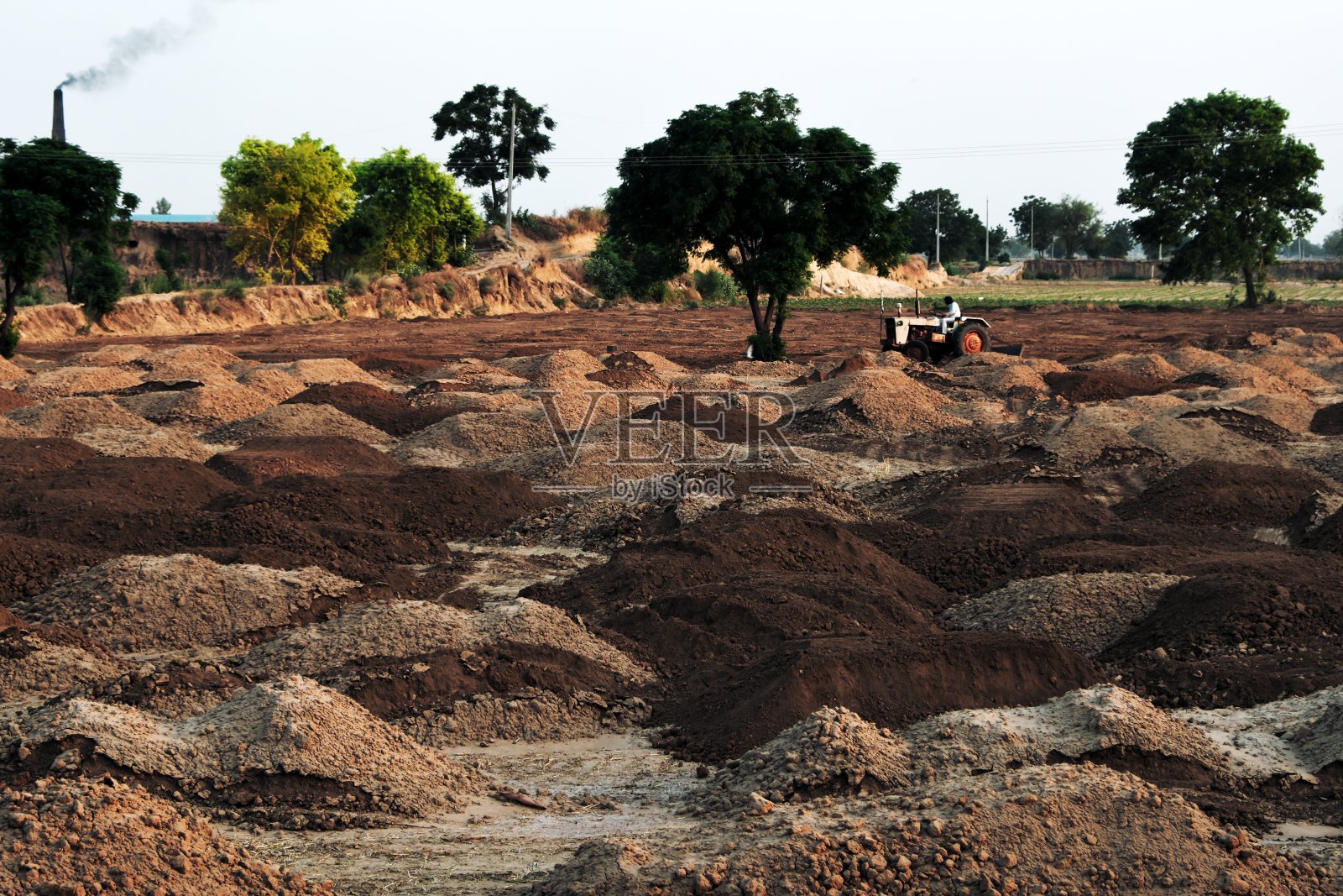 土壤的颜色是分层的照片摄影图片