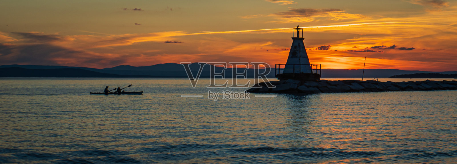 尚普兰湖防波堤的灯塔照片摄影图片