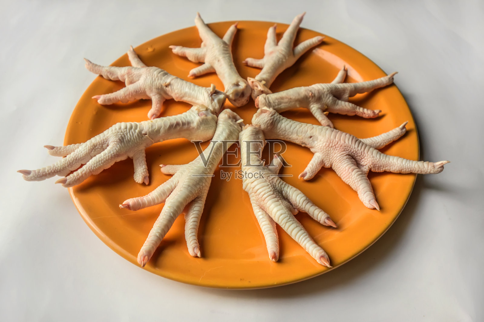 生的鸡腿照片摄影图片