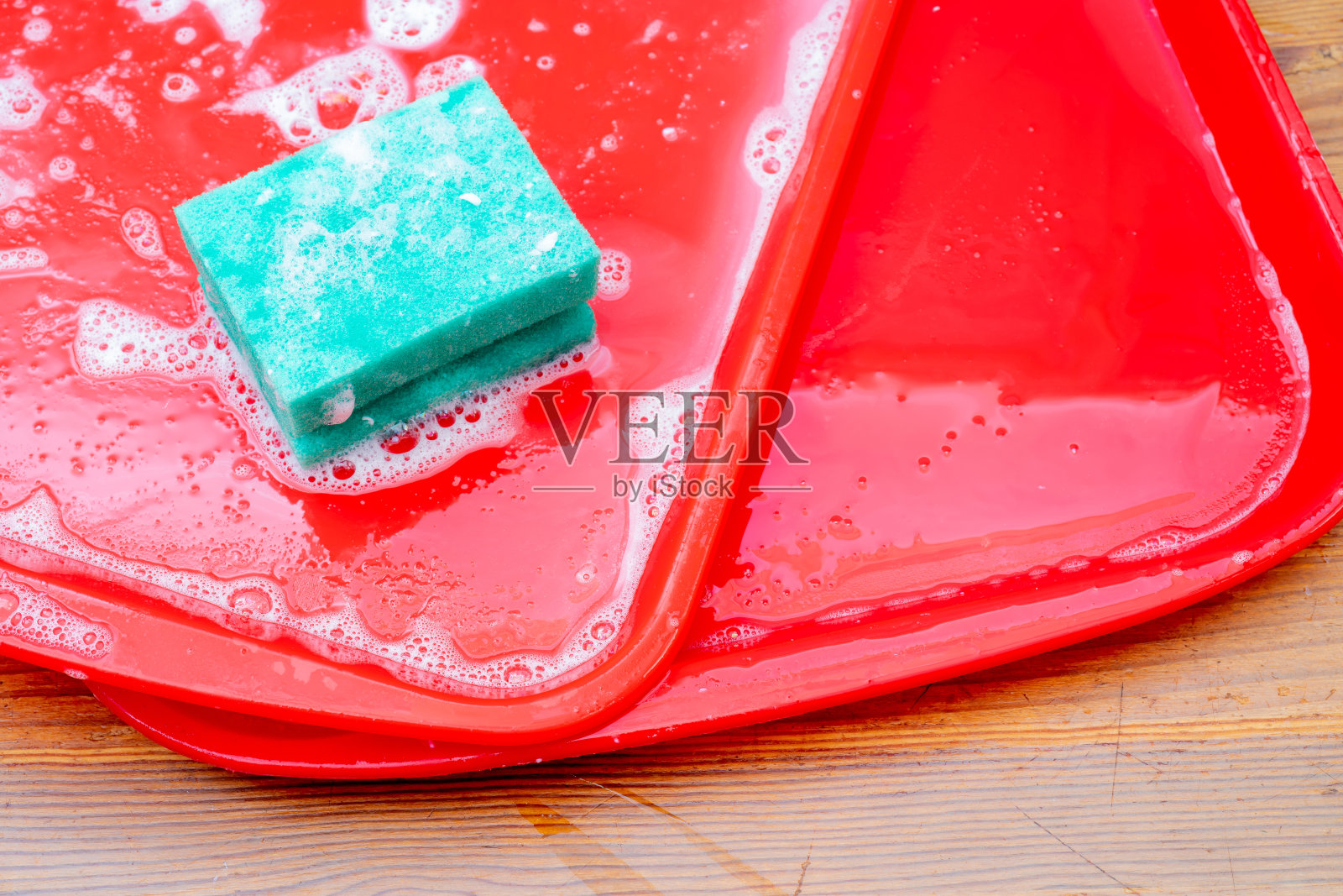 红色塑料餐盘照片摄影图片