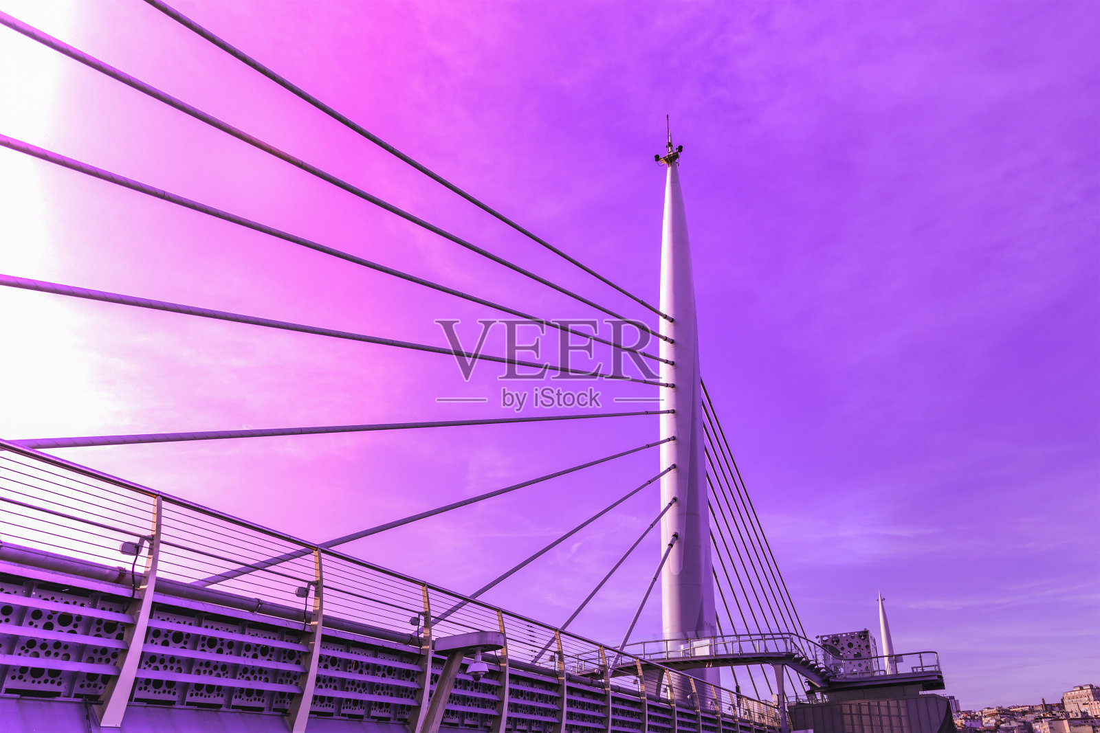 日落时的金角地铁桥(Halic桥)，色调照片摄影图片