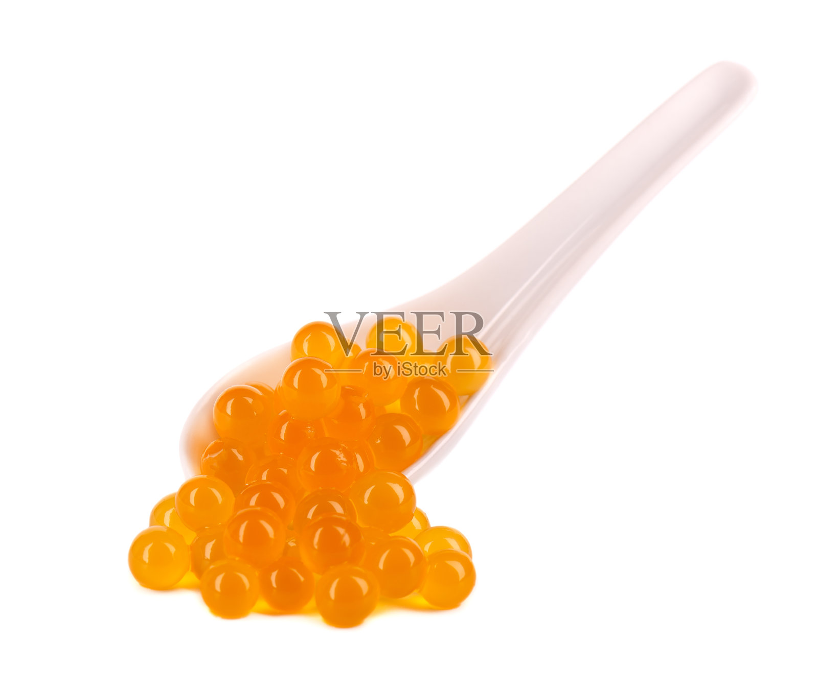 珍珠珍珠珍珠珍珠珍珠珍珠珍珠珍珠珍珠珍珠珍珠珍珠珍珠珍珠珍珠珍珠珍珠珍珠珍珠。陶瓷勺子里的木薯珍珠。照片摄影图片