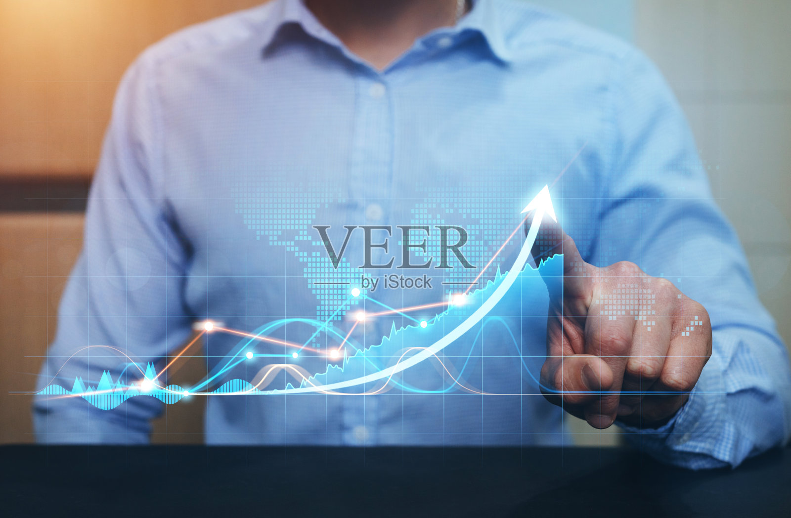 商人分析销售数据。业务发展计划和战略，财务和投资概念。照片摄影图片