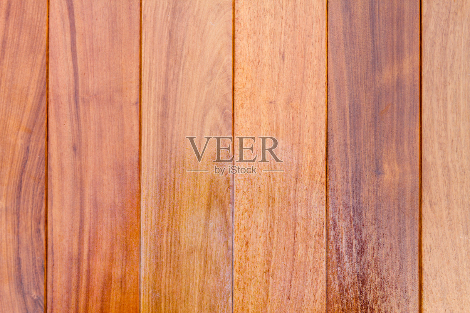 镶木地板上的细木桌照片摄影图片