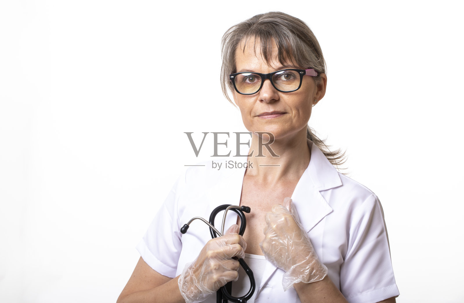 中年女医生肖像照片摄影图片