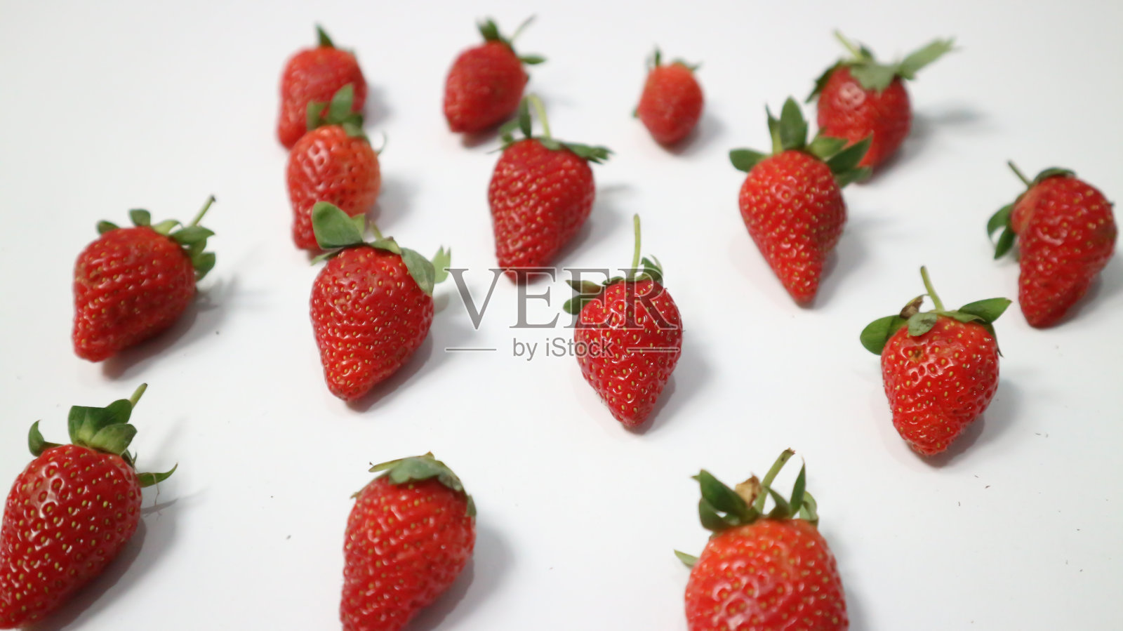 草莓果实孤立白色照片摄影图片