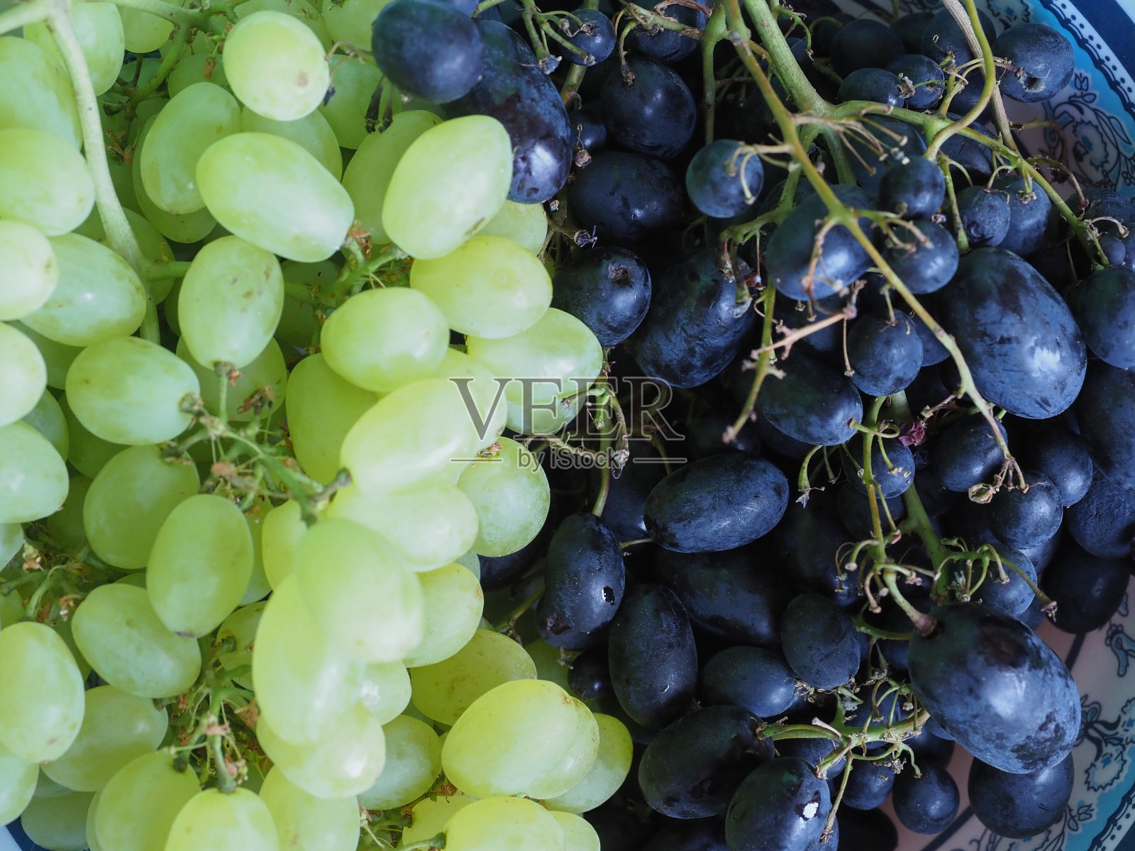 白葡萄和红葡萄照片摄影图片