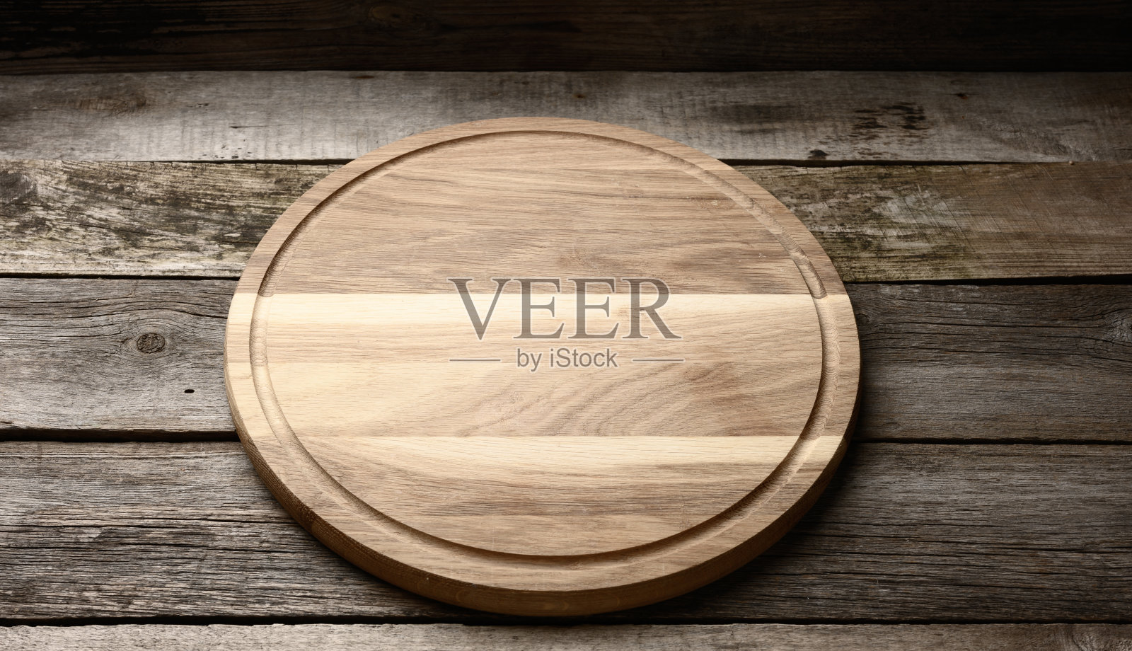 空圆木切厨房板木制背景，比萨饼板照片摄影图片