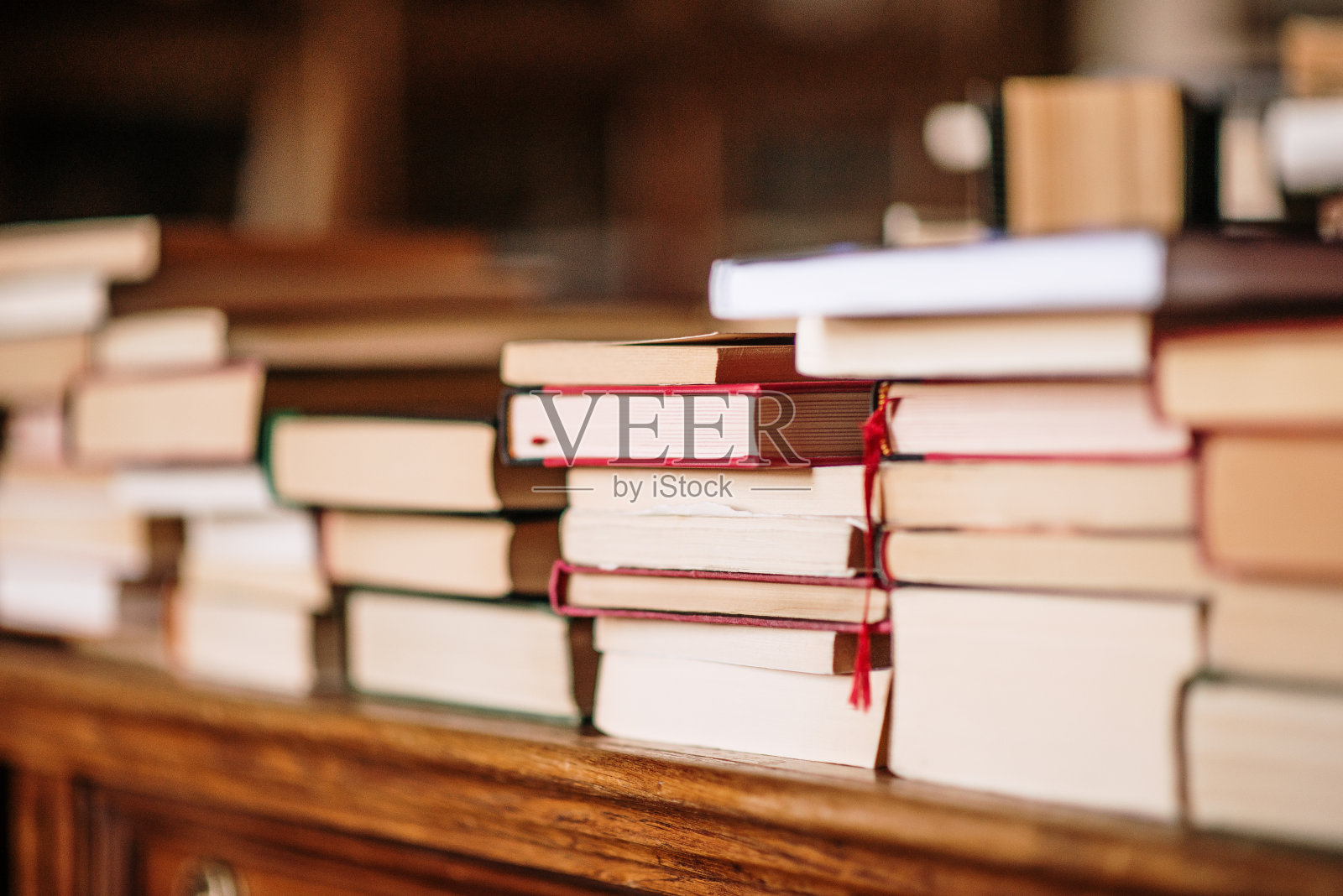 图书馆里的书照片摄影图片