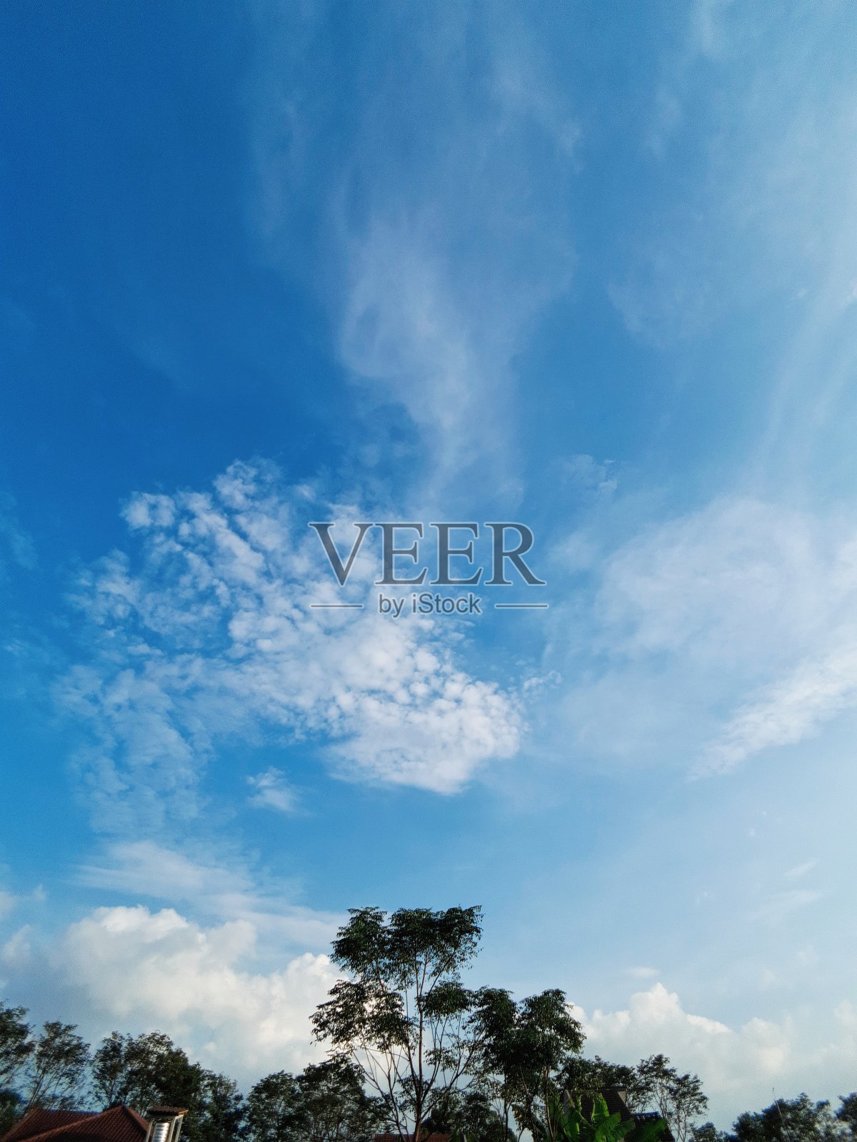 美丽的天空在白天是蓝色的白云照片摄影图片