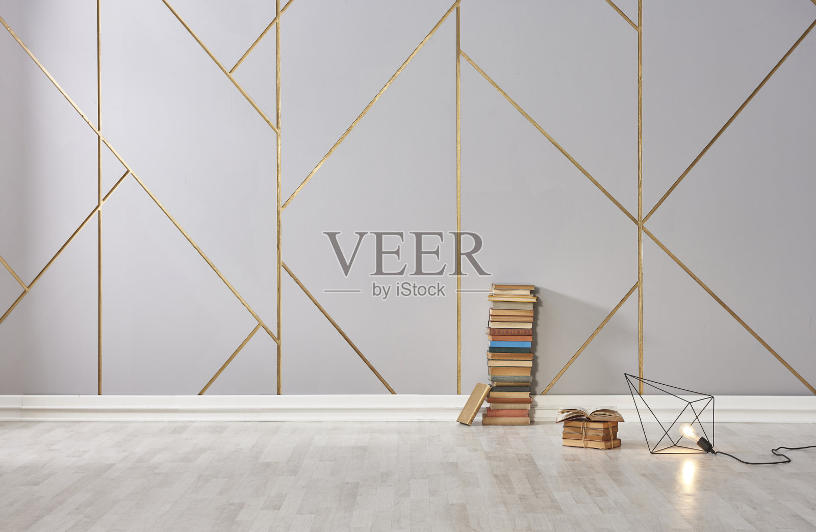 现代家庭室内办公室木桌笔记本电脑灯罩照片摄影图片