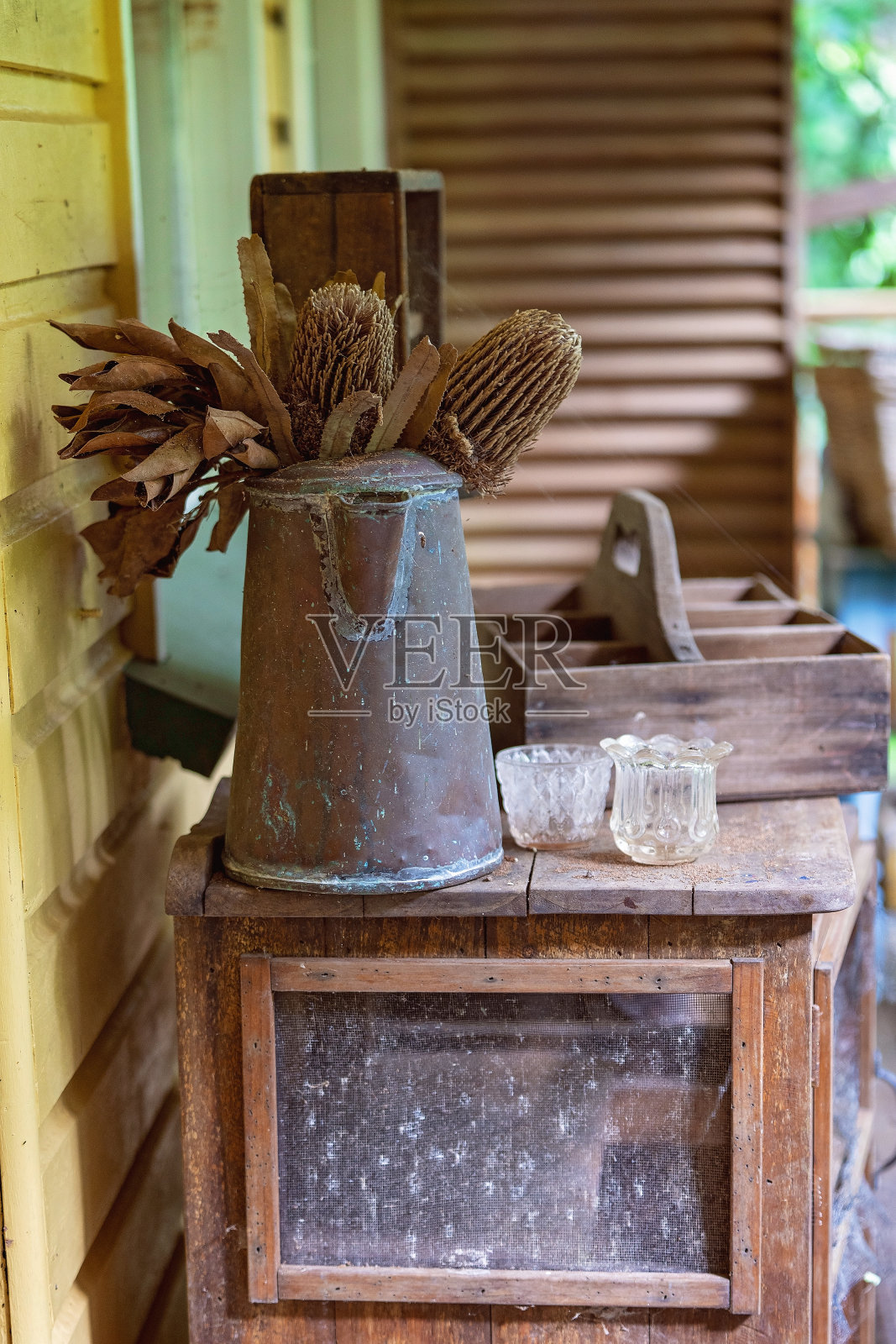 古董金属壶照片摄影图片