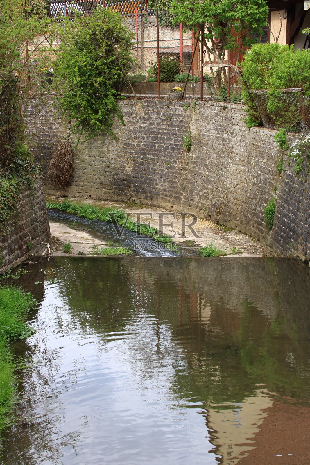 伊普廷根村的克洛伊茨巴赫照片摄影图片