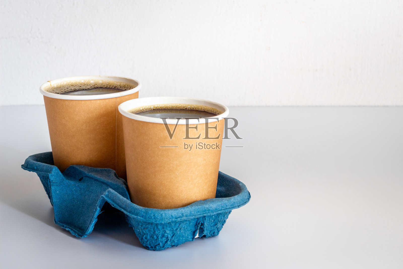 装在纸杯里的黑咖啡。去掉咖啡背景照片摄影图片