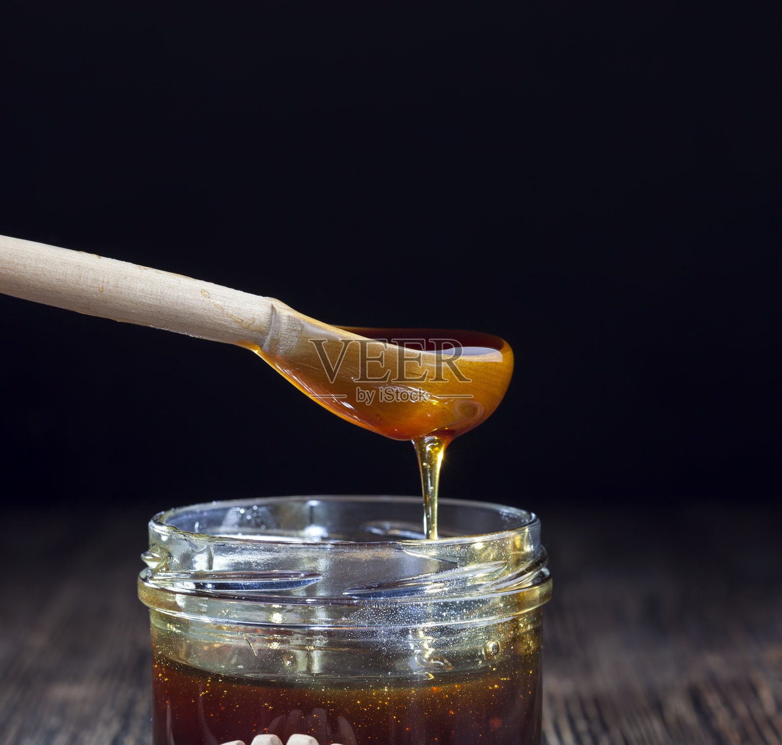 香甜可口的天然蜂蜜，特写照片摄影图片