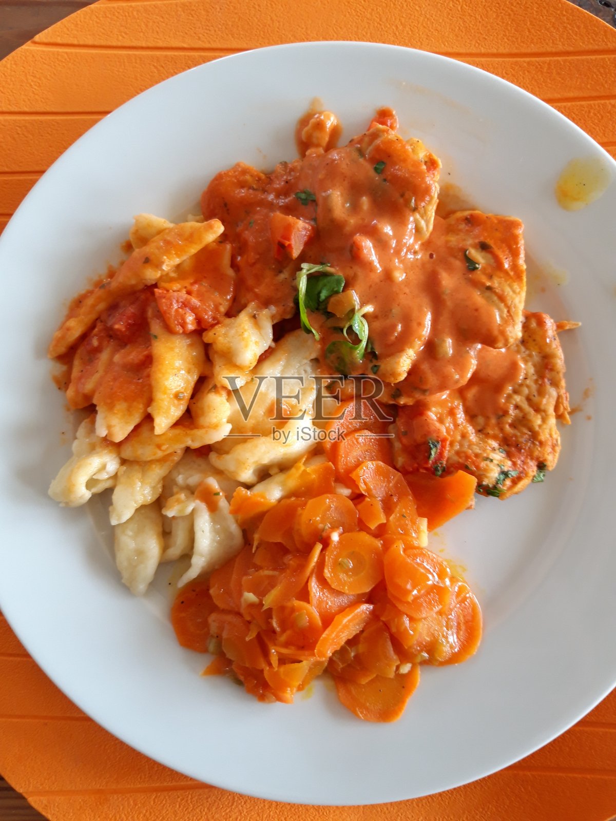 午餐吃火鸡肉排照片摄影图片