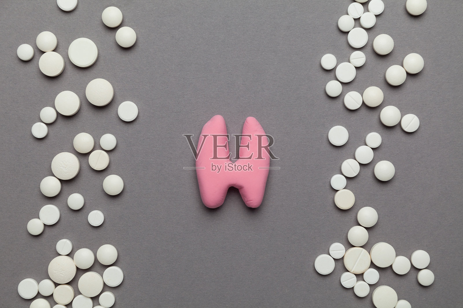 甲状腺的治疗和预防。解剖器官。卡通的概念照片摄影图片