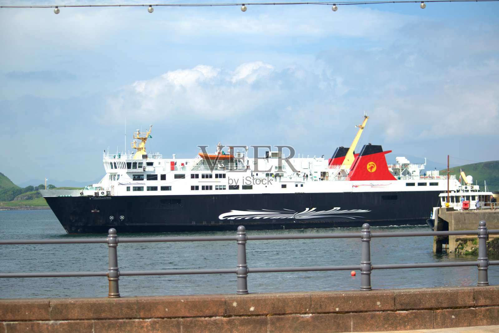 渡船进入港口。照片摄影图片