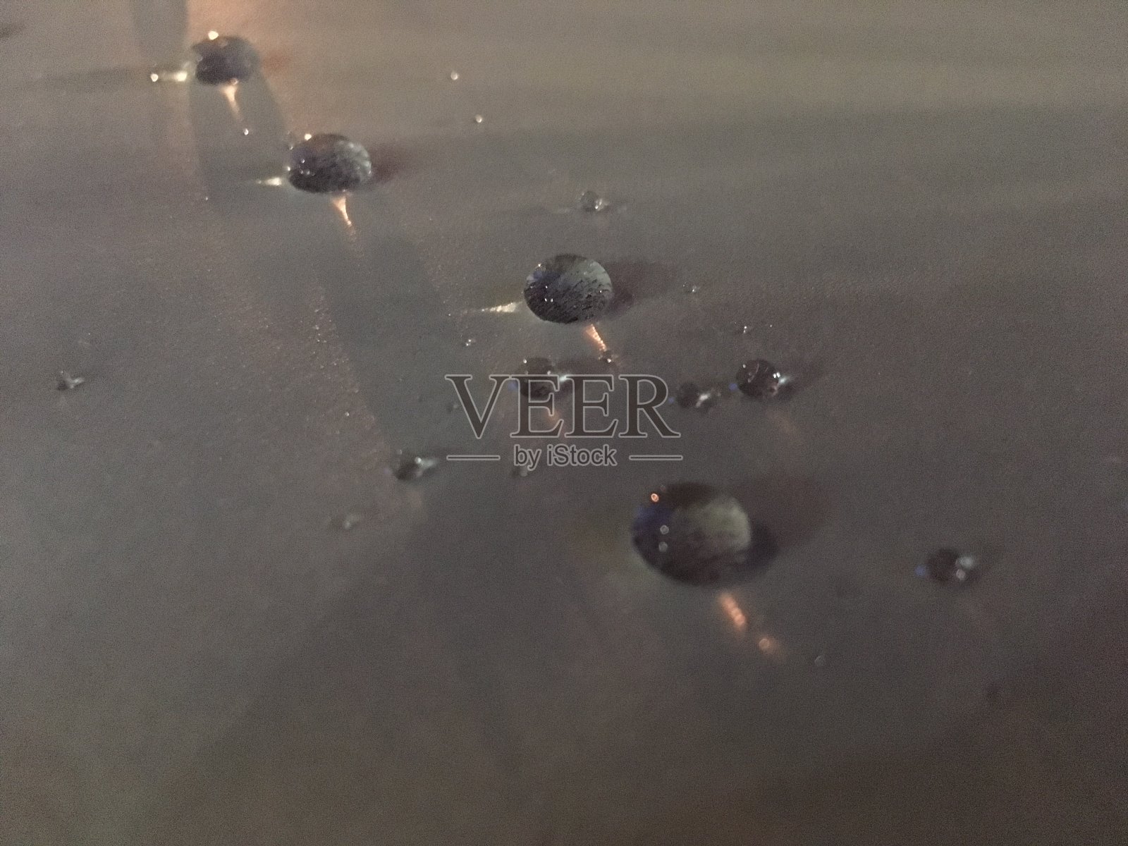 黄光突出的水滴照片摄影图片