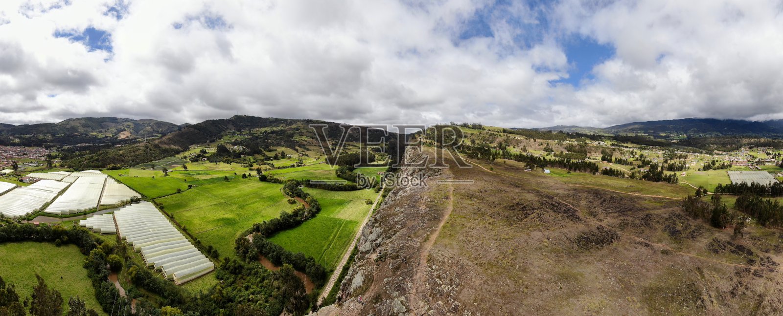 哥伦比亚苏埃斯卡的鸟瞰图。岩石的Suesca照片摄影图片