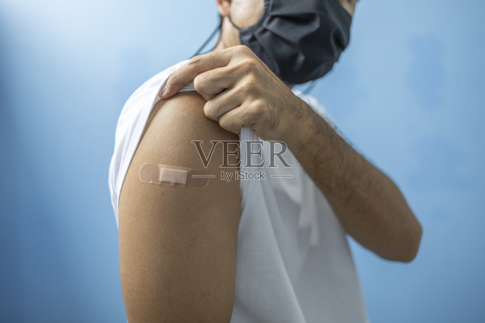 接种疫苗预防冠状病毒感染的人。照片摄影图片