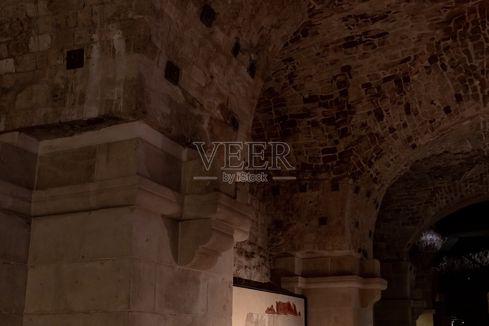 阿卡古城十字军堡垒房间内的砖砌结构，以色列北部照片摄影图片