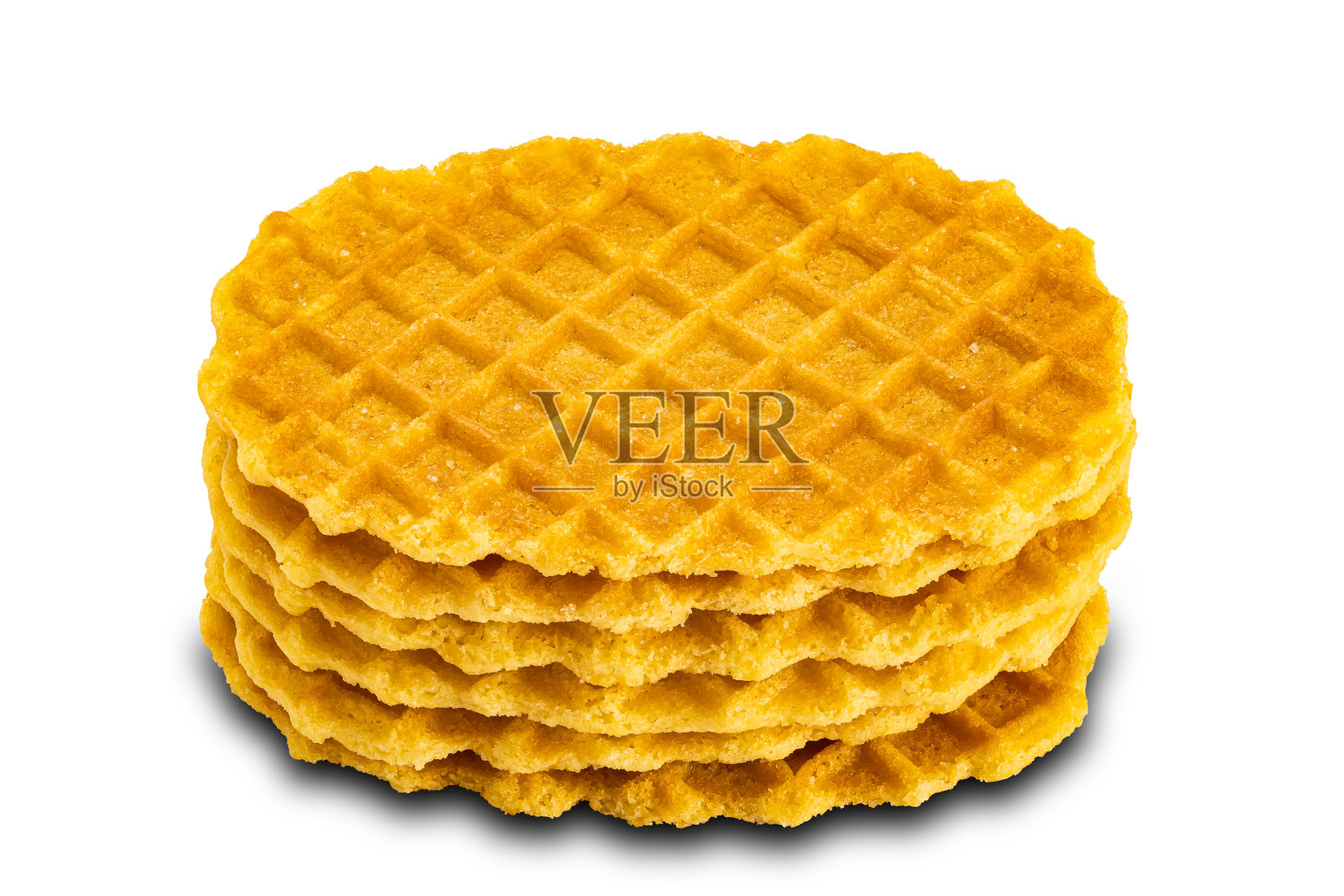 白色背景上的一堆自制甜脆华夫饼。照片摄影图片