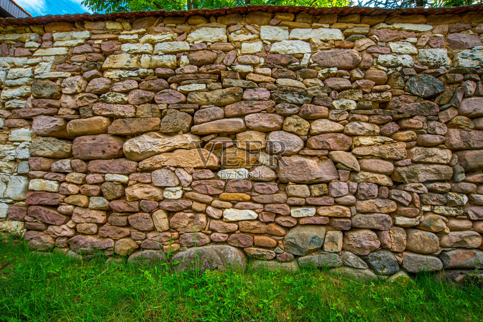 村里古老的石墙照片摄影图片