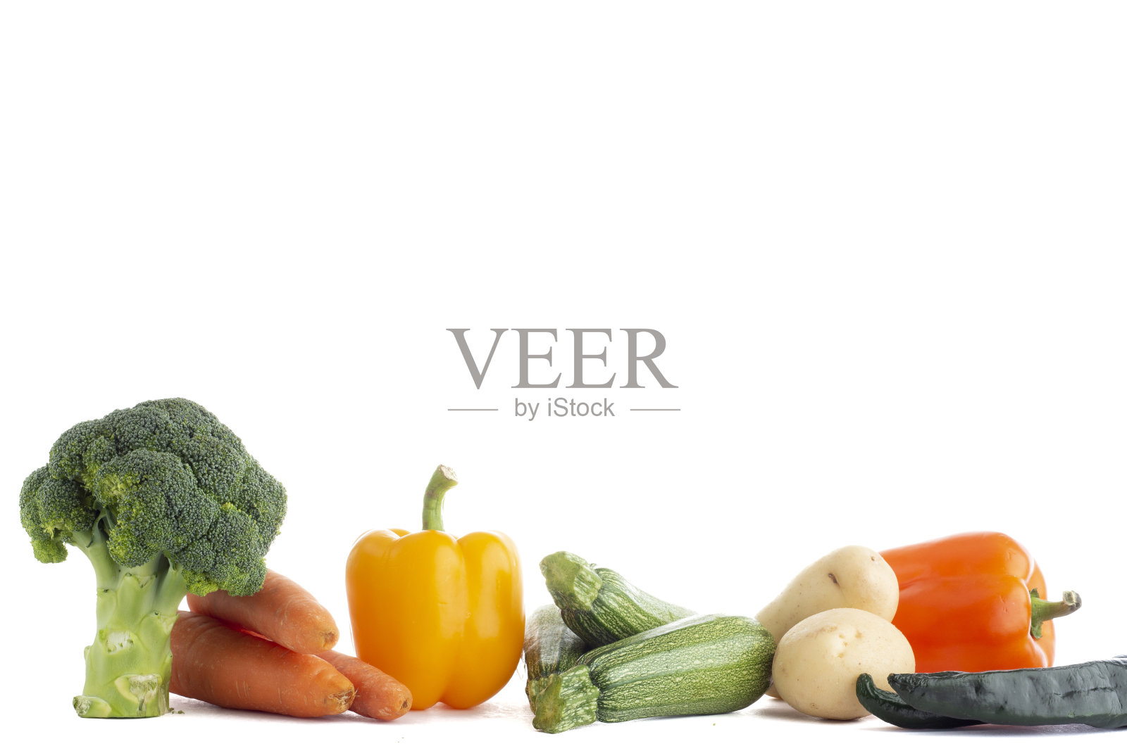 白色背景上不同种类和颜色的蔬菜组照片摄影图片