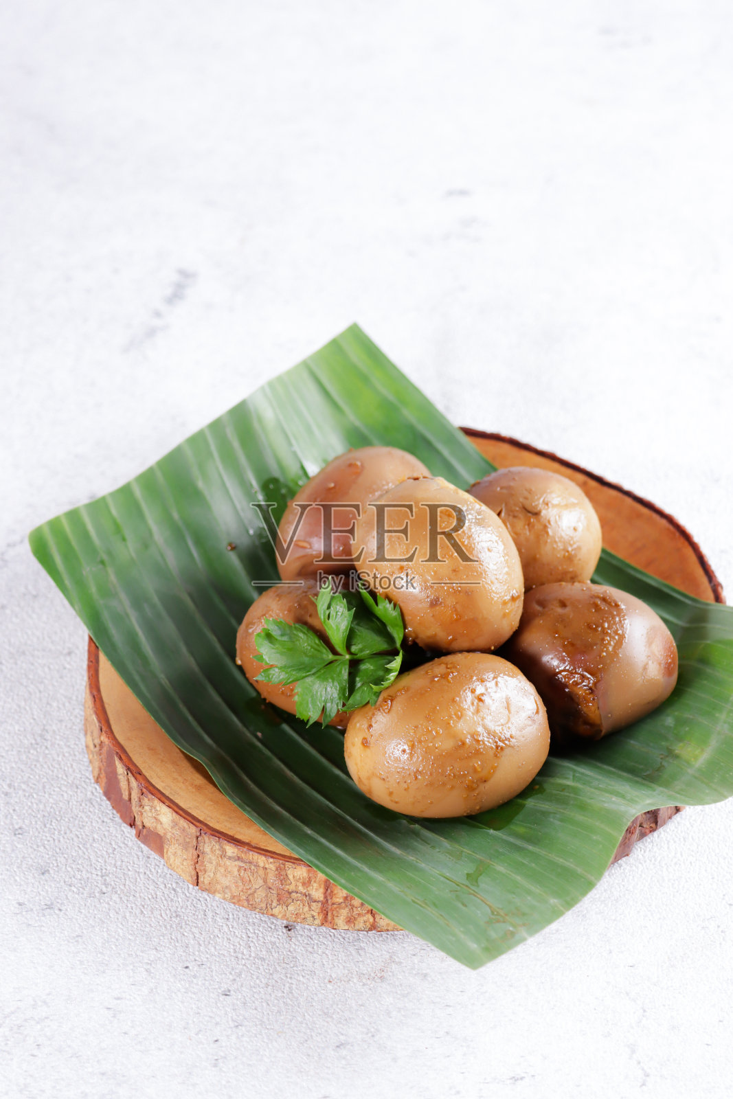 甜酱油卤蛋：梭多和古突司的流行配菜照片摄影图片