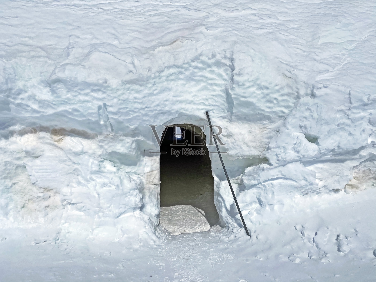 在阿尔卑斯山脉Les Diablerets(3000号冰川)的Sex Rouge冰川上挖掘的隧道-沃州，瑞士(瑞士/瑞士)照片摄影图片