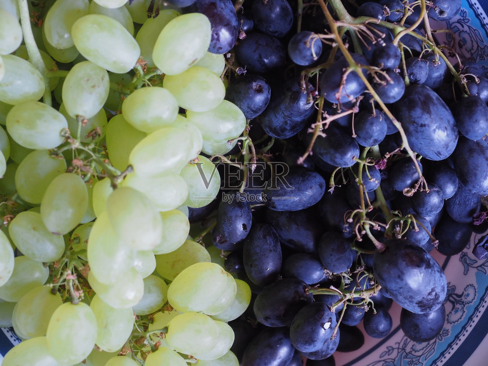 白葡萄和红葡萄照片摄影图片