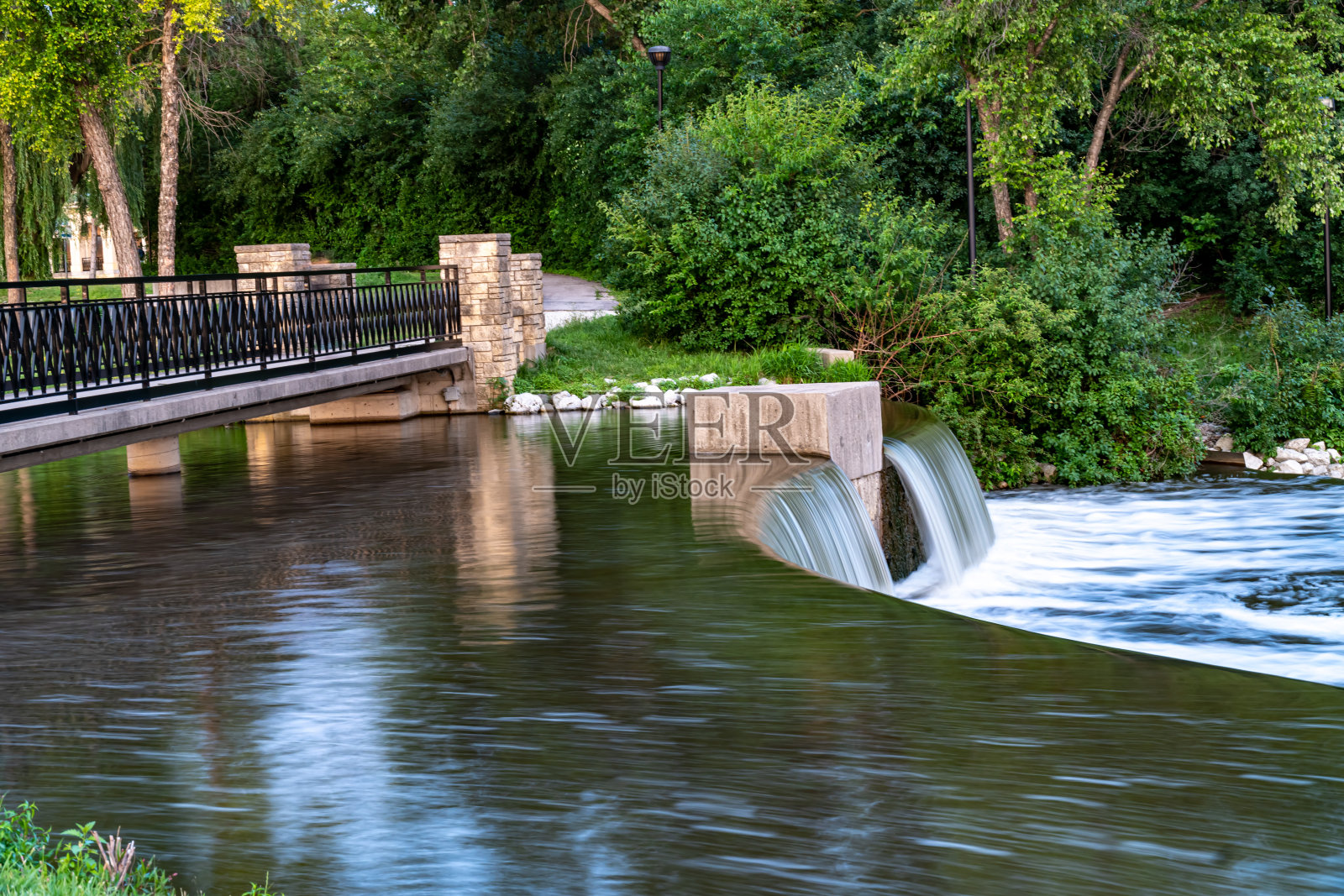 芝加哥地区的瀑布照片摄影图片