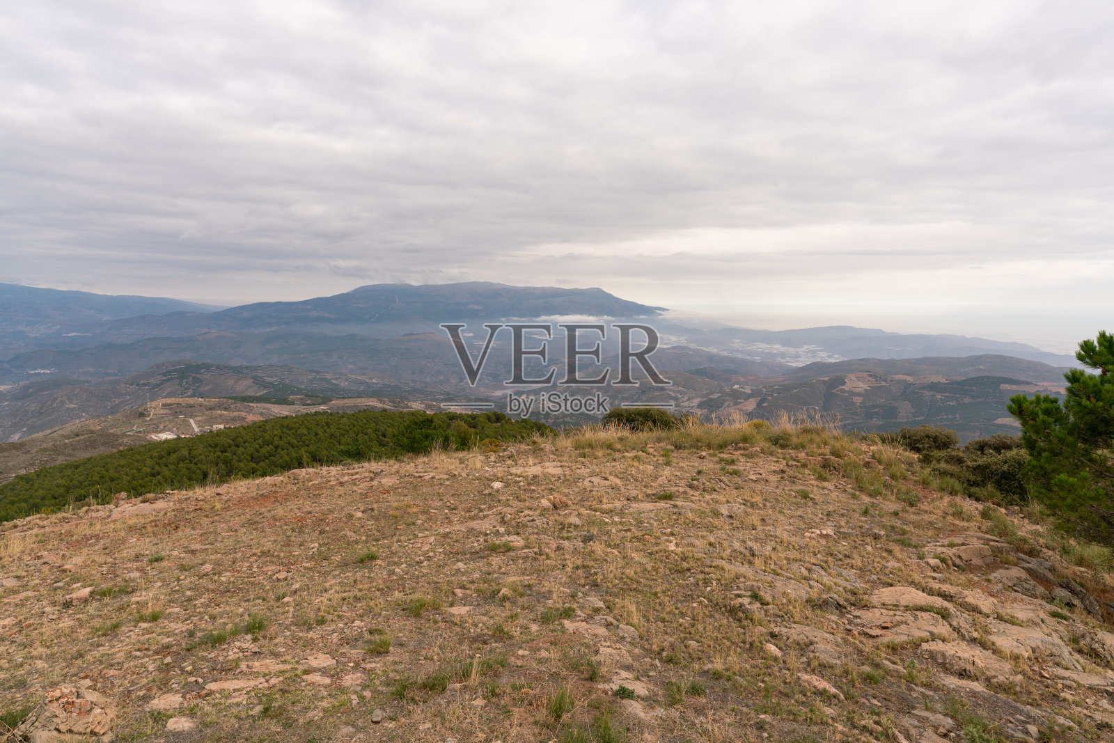 西班牙南部的山区照片摄影图片