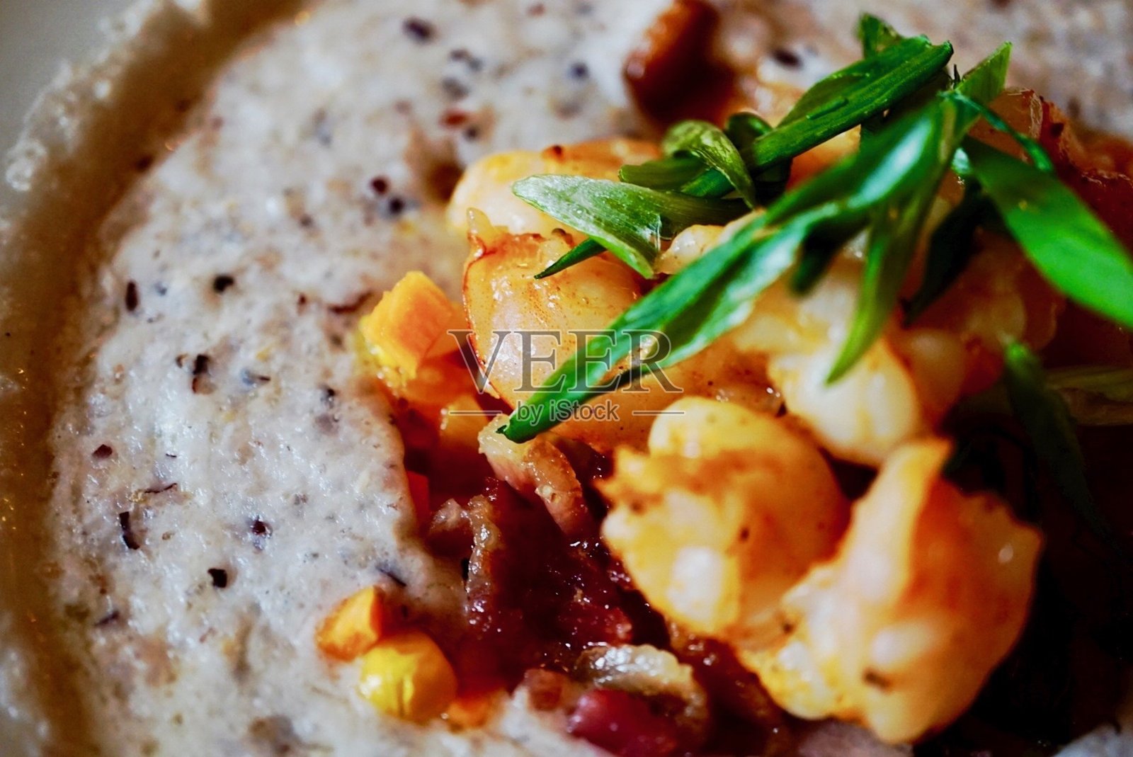 虾和粗燕麦粉照片摄影图片