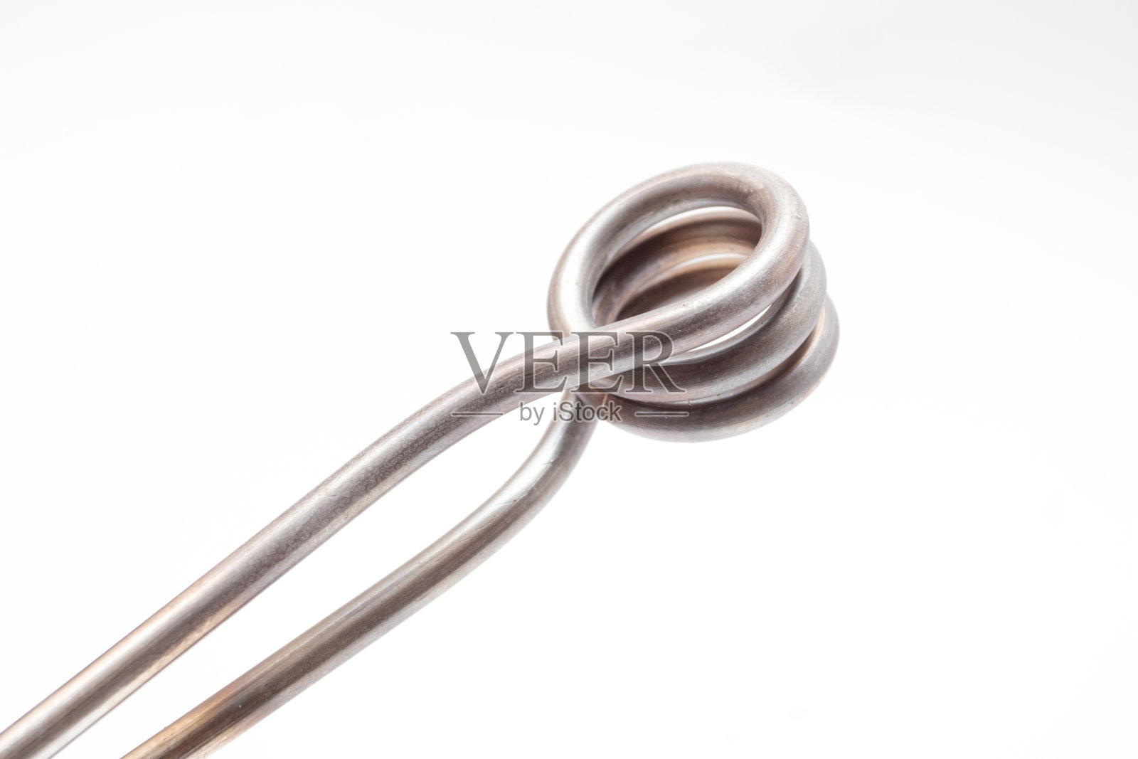 白底电热螺旋便携式加热锅炉。照片摄影图片