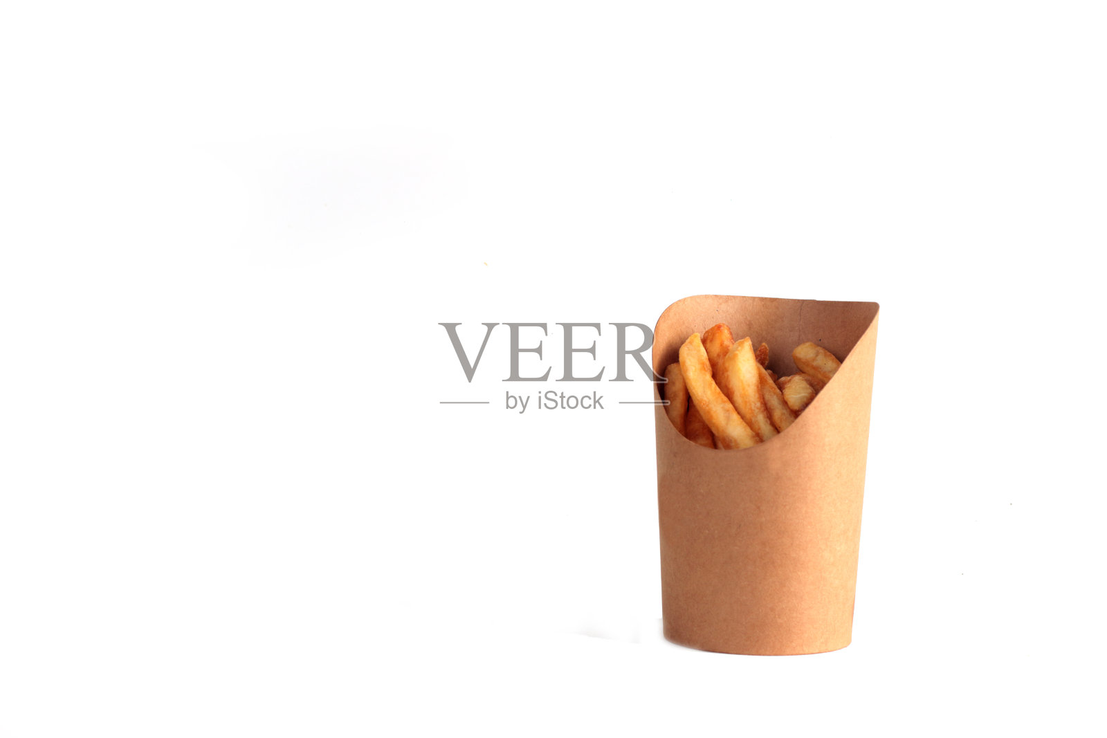一盒孤立在白色背景下的炸薯条照片摄影图片