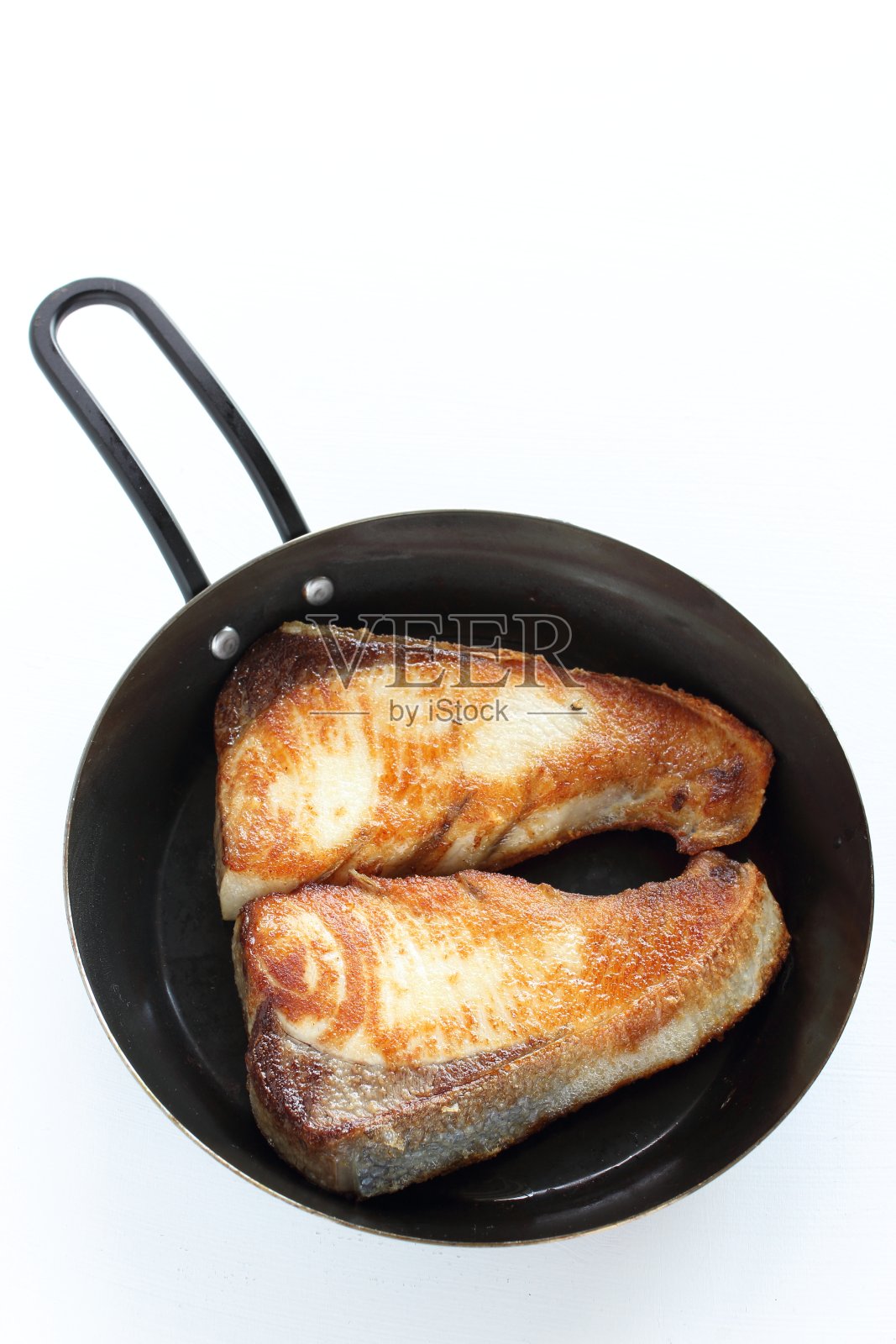 中式烹饪，用平底锅煎黄鱼片照片摄影图片