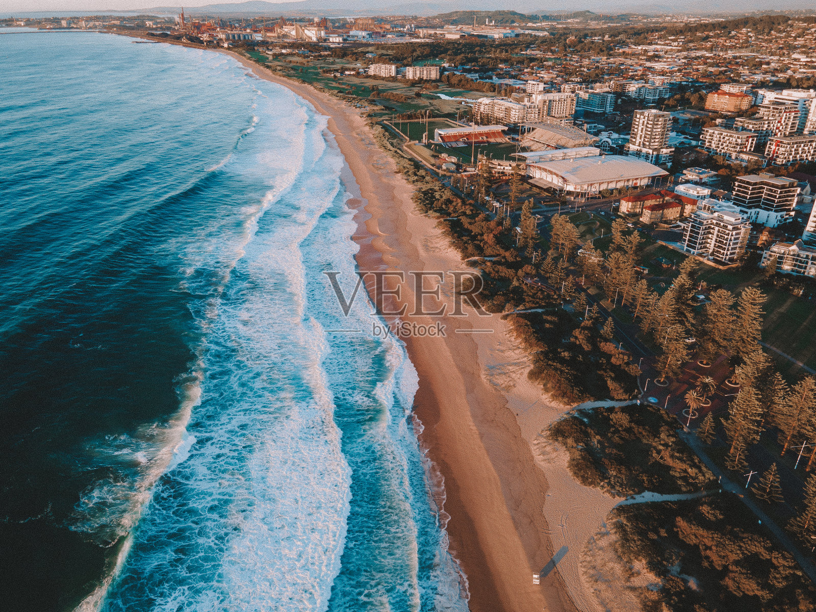 卧龙岗海滩照片摄影图片