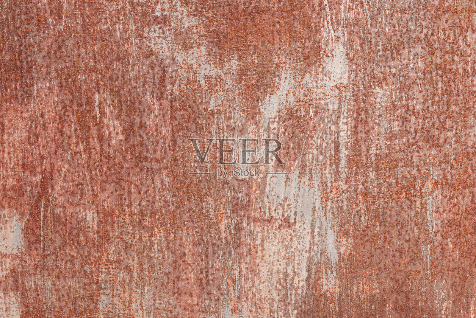 一块钢板碎片，红棕色。可使用灰色油漆笔触。有多处锈蚀、锈蚀。背景。纹理。照片摄影图片