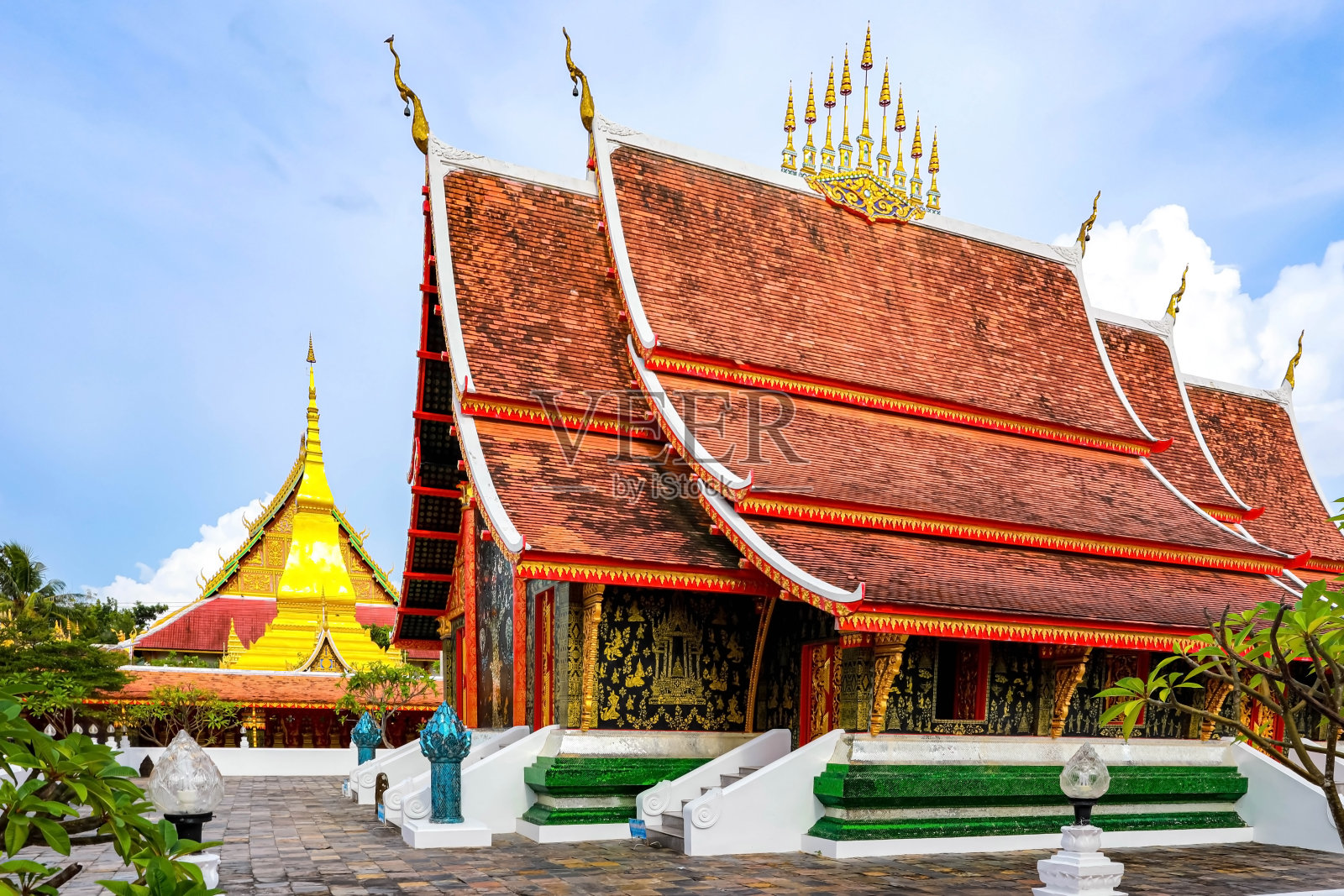 王昆寺位于泰国卡拉辛省库奇纳莱区。照片摄影图片