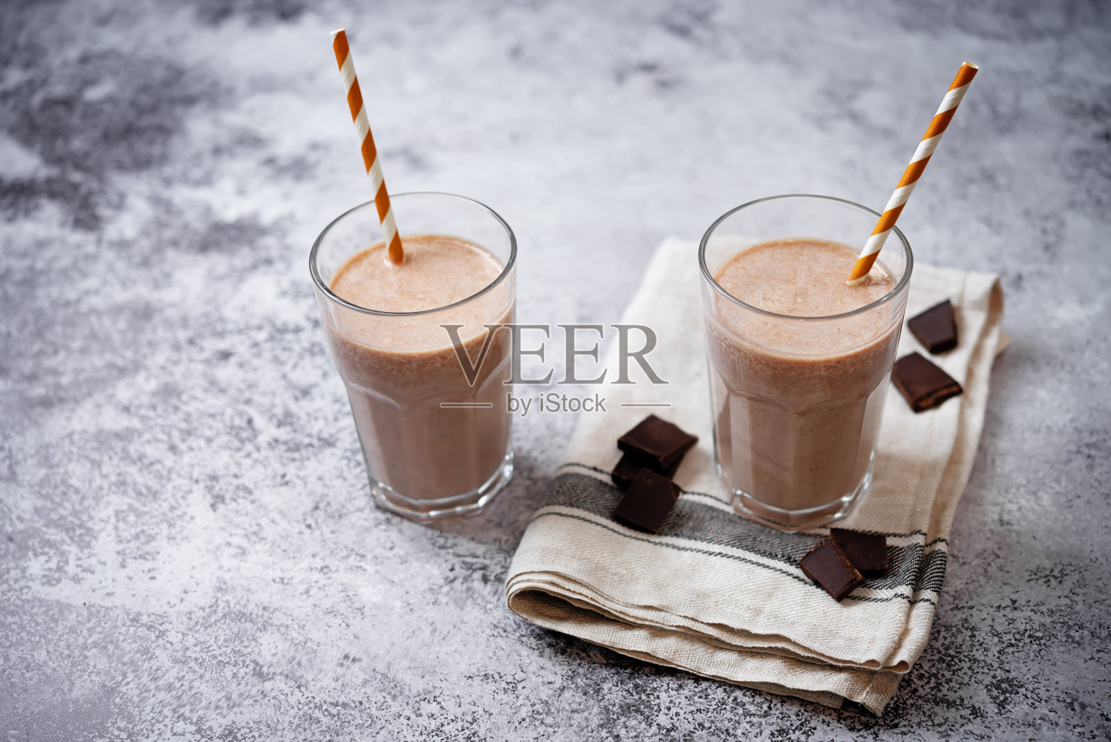 一杯巧克力奶昔照片摄影图片