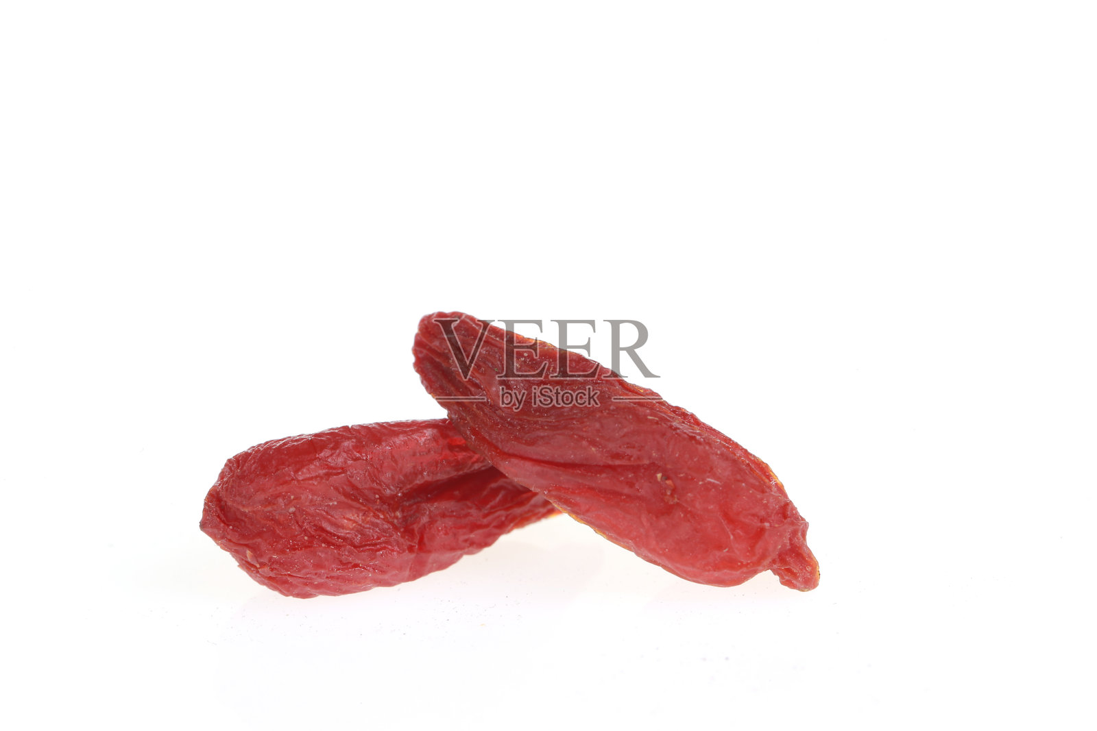 在背景中分离的干枸杞照片摄影图片