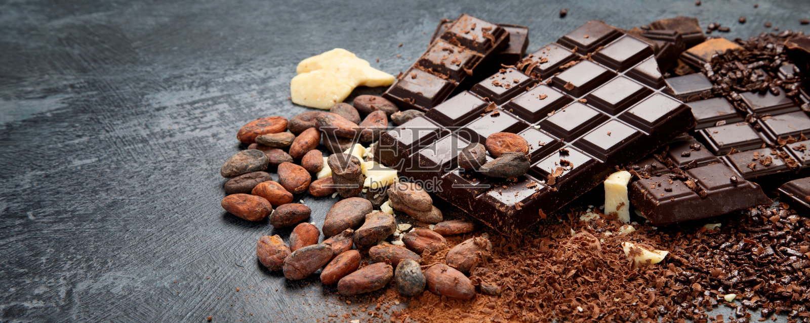 可可豆和巧克力照片摄影图片