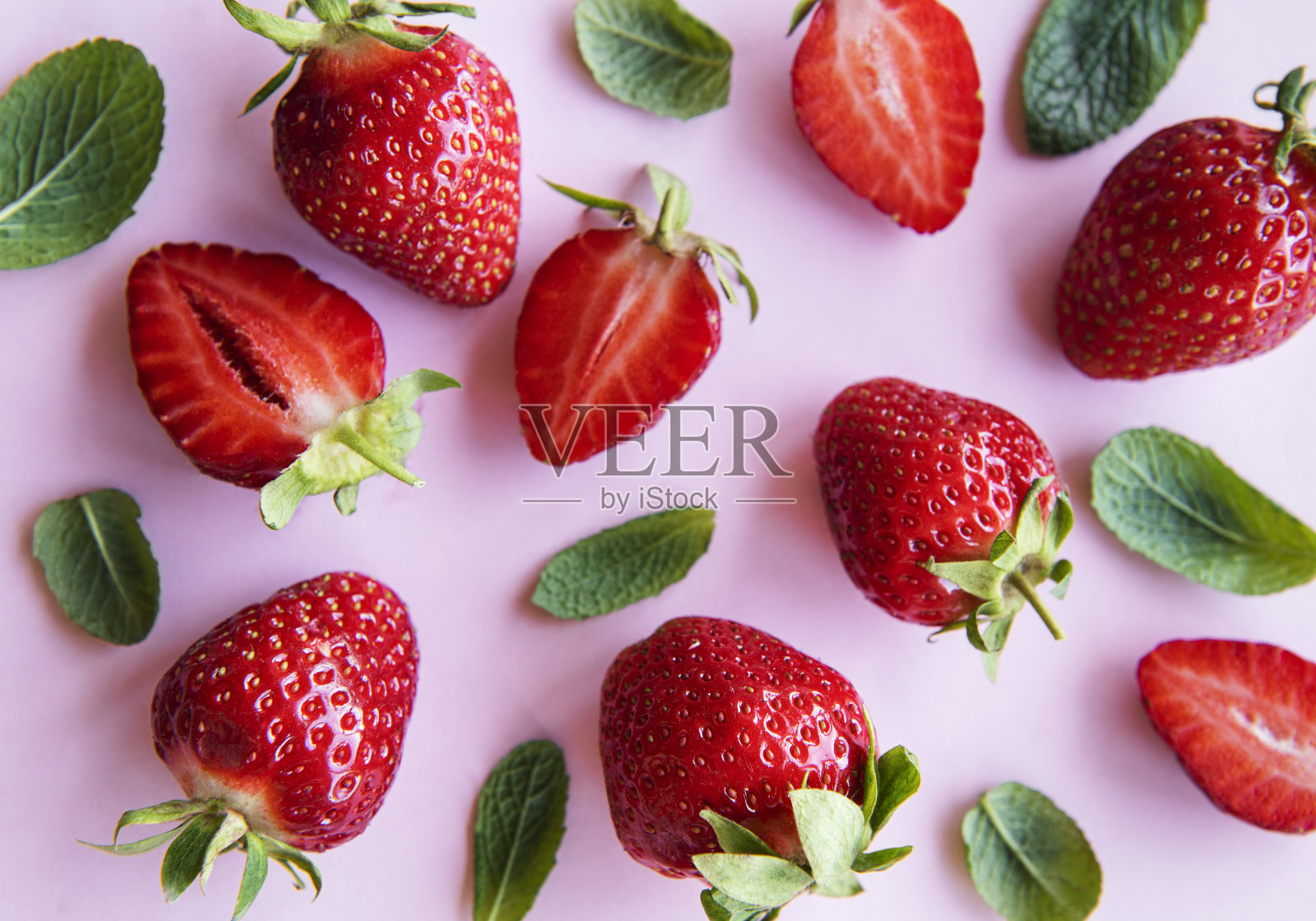 新鲜、成熟、美味的草莓照片摄影图片